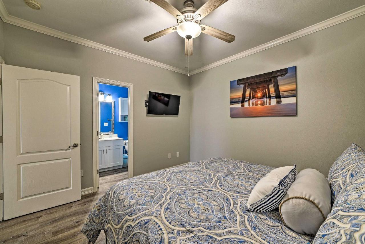 Modern Island Condo With Pool Steps To The Beach! South Padre Island Esterno foto