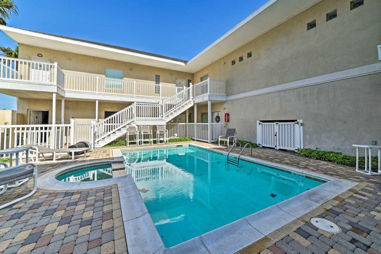 Modern Island Condo With Pool Steps To The Beach! South Padre Island Esterno foto
